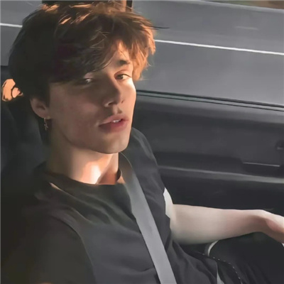 綠色系小清新氣質女生頭像 赴一場春日約會